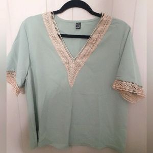 NWOT Women's Lace Top XL